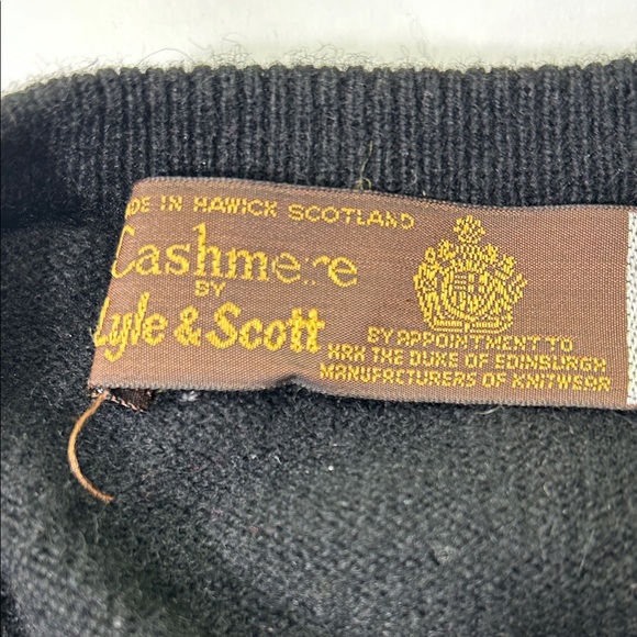 Lyle & Scott  cashmere  pullover color black  V-Neck Sweater - Picture 10 of 16